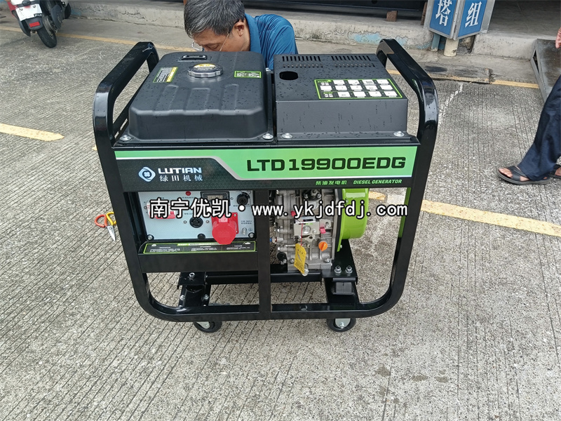 2025年9月9日，客戶到店采購綠田10kw柴油發(fā)電機(jī)組并試機(jī)