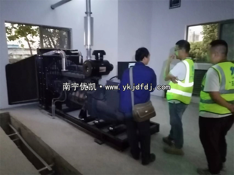 2023年11月28日，欽州項目250kw上柴發(fā)電機組到貨安裝調(diào)試