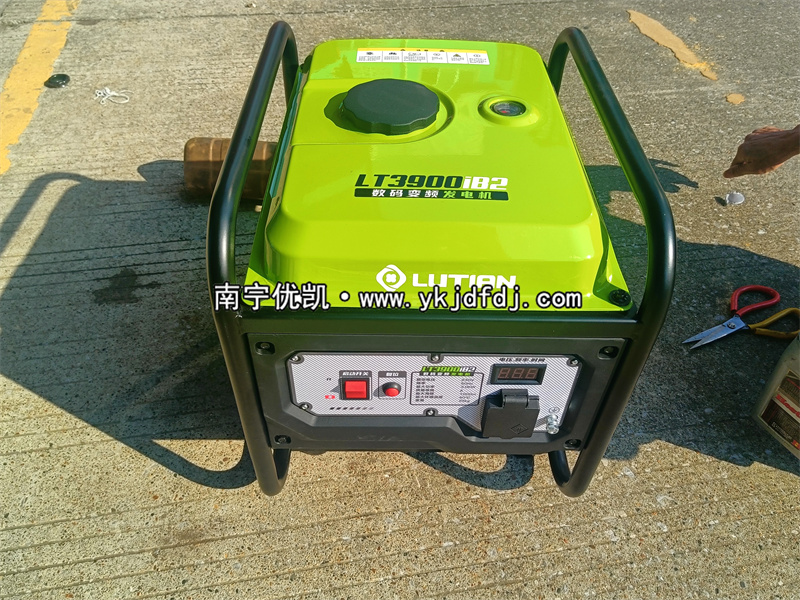 2024年10月11日，客戶到店自提3KW汽油變頻發(fā)電機