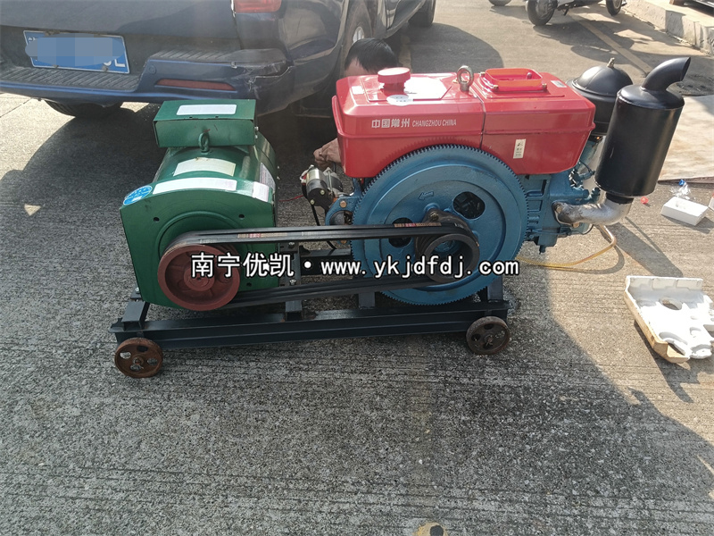 2024年10月21日，客戶到店自提20KW單缸柴油發(fā)電機組