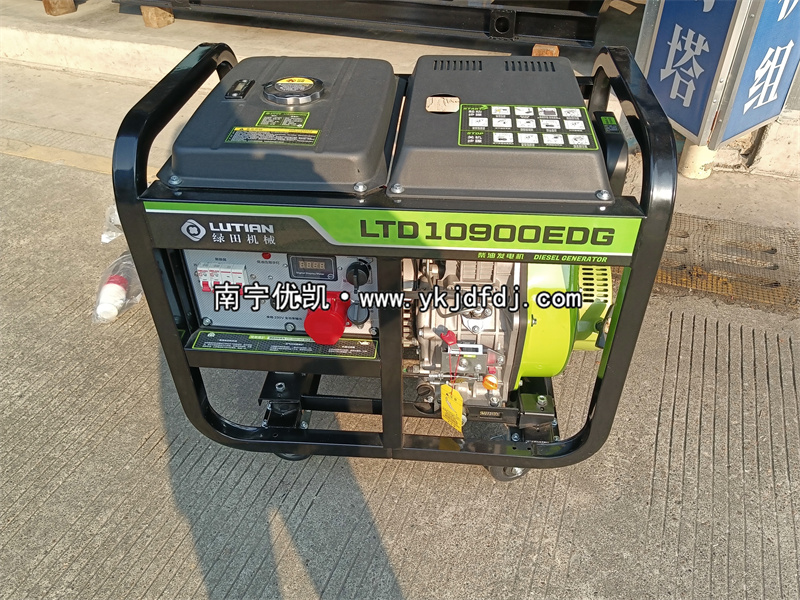 2025年1月20日，客戶到店自提并試機(jī)8KW柴油發(fā)電機(jī)組