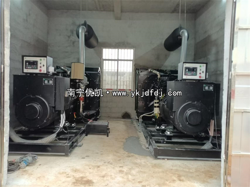 2024年2月23日，貴港項(xiàng)目?jī)膳_(tái)500KW柴油發(fā)電機(jī)組安裝完成并通過(guò)驗(yàn)收