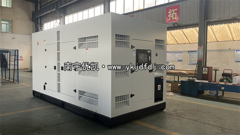 2025年7月15日，國外項(xiàng)目480KW上柴靜音柴油發(fā)電機(jī)組裝車發(fā)貨憑祥口岸